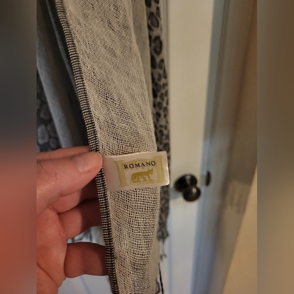 Scarf/shawl - Picture 3 of 3